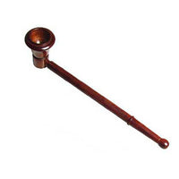 Kuva näyttää edestä päin käsin veistetyn, ruskean Rosewood puupiipun, jossa on tyylikäs ja luonnollinen ruusupuun syykuvio. Piipun suuosa ja pesäosa erottuvat selvästi, ja valo heijastuu kauniisti puun pinnasta.