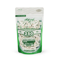 Kuva PURIZE® XTRA Slim aktiivihiilisuodattimien 250 kappaleen suurpakkauksesta, jossa näkyy tiivis pakkaus ja suodattimia brändin logolla.