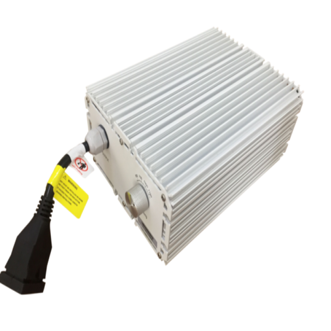 Kaninkolon 1000W DE digitaalinen virtalähde modernilla muotoilulla, esillä liitännät ja tehonsäätimet.