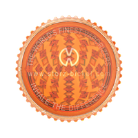 Volcano Grinderi – hopeanvärinen, neliosainen yrttimurskain tarkoin timanttileikatuin hampain, kuvattuna modernilla taustalla.