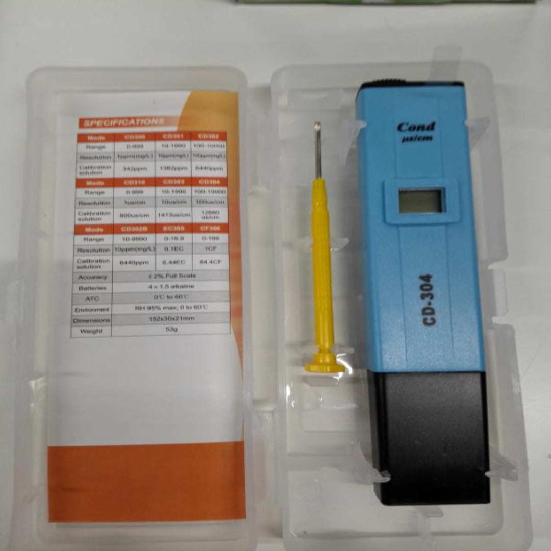 Kuva EC-mittari CD-304:stä, kompakti ja ergonominen käsimittari, mittaa sähkönjohtavuutta nesteistä digitaalisella näytöllä ja selkeillä painikkeilla