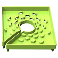 Musta, kestävä Kansi L Kivivillalle -kansi, asetettuna suuremman kivivillakuution päälle, josta kasvin varsi nousee ylös ja peittää alustan valolta.