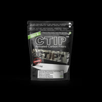 Lähikuva Ctip kartiomaisesta aktiivihiilisuodattimesta, jossa näkyy alumiinirunko ja keraamiset päät. Pakkauksessa 200 kappaletta.