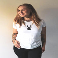 Valkoinen naisten t-paita söpöllä kanikuvalla. Laadukasta puuvillaa. Ideaalinen arkeen tai lahjaksi. - Kaninkolo