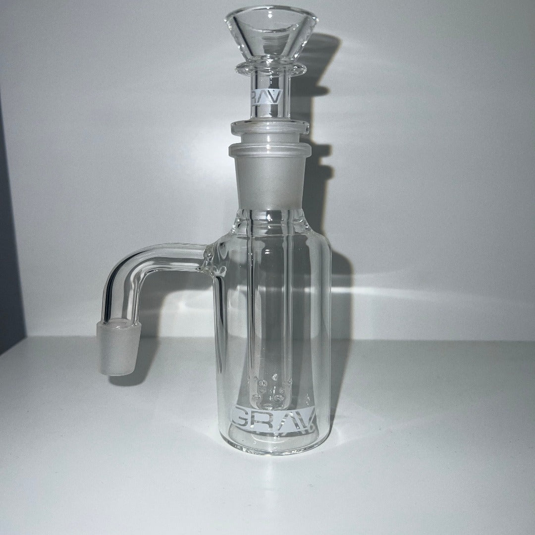 Korkealaatuinen lasinen lisävesisäiliö integroidulla 14,4mm 90° diffuusoriputkella parempaan suodatukseen ja viileämpään imuun.