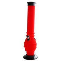 Kirkkaanpunainen, moderni akryylibongi valkoisella taustalla, valmiina käyttöön.