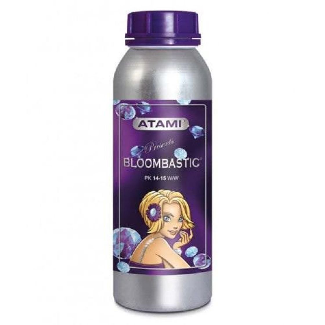 Atami Bloombastic 100ml -ravinnepullo vihreiden, kukkivien kasvien edessä, kuvastaen tuotteen tehoa ja satoa.