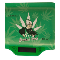 Tarkka BL Vaaka Grandma's Finest -digitaalivaaka ruostumattomasta teräksestä valmistetulla punnitusalustalla ja selkeällä, taustavalaistulla LCD-näytöllä.