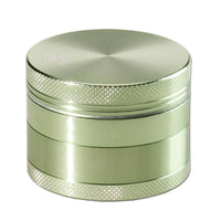 Black Leaf Aluminium Grinder 4-part green - neliosainen vihreä alumiininen yrttimylly, jossa on timanttihampaat, siivilä ja pollen-kammio irrotettavalla kaapimella