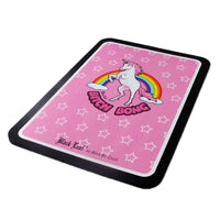 Black Leaf Dab Mat Bitch Bong -silikonimatto, jossa on rohkea ja humoristinen Bitch Bong -grafiikka mustalla pohjalla. Matto on suunniteltu suojaamaan pintoja dabbing-käytössä.