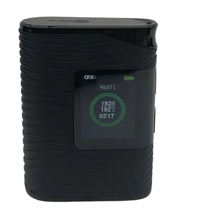 Boundless CFX+ kannettava vaporisaattori, joka näyttää tyylikkäältä mustalta laitteelta kirkkaalla OLED-näytöllä, valmiina höyryämiseen.