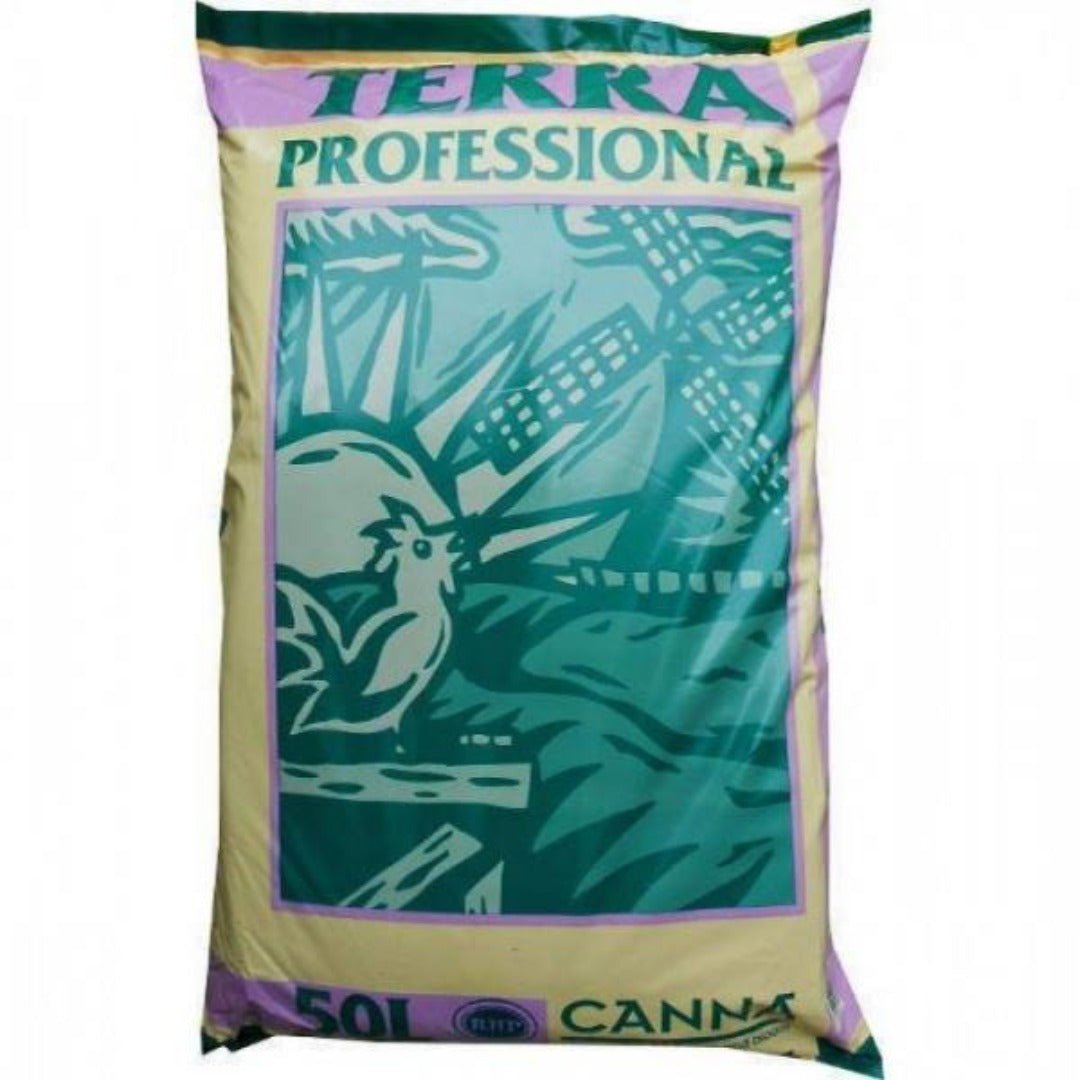 Canna Terra Professional 50 L multasäkki, valkoinen ja vihreä pakkaus, jossa näkyy kasvien kasvua ja Canna-logo