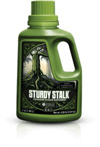 Emerald Harvest Sturdy Stalk -pullon kuva, kirkas nestemäinen kasviravinne vihreässä etiketissä, kasvin tukemiseen tarkoitettu pii-lisä