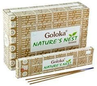 Kuva Goloka Nature's Nest suitsukepakkauksesta, jossa näkyy luonnonläheinen design ja suitsuketikkuja.
