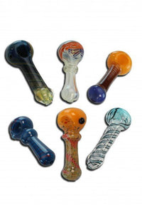 Korkealaatuinen 110mm kirkas lasipiippu minimalistisella muotoilulla, esillä valkoisella taustalla. Tarkka kuvaus puhtaasta ja elegantista käyttöesineestä.