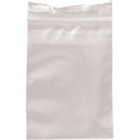 Lähikuva läpinäkyvistä Minigrip-pusseista (50x70mm), joista osa on suljettu ja osa avoin, esitellen vetoketjulukitusta.