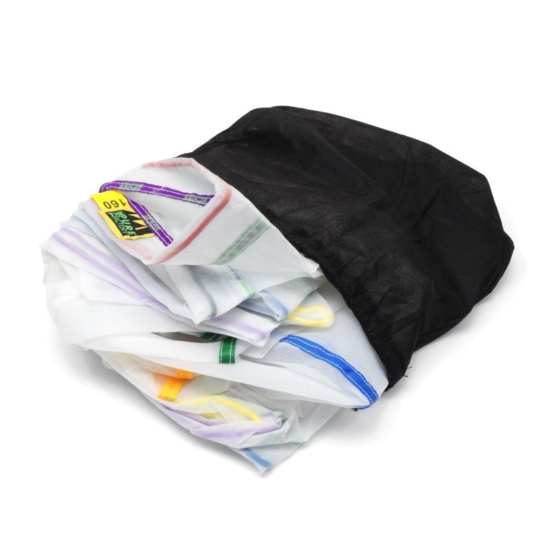 Kuva Pure Factory All Mesh -erottelupussisetistä, sisältäen 5 eriväristä pussia jäävesi-hasiksen valmistukseen. Pussit ovat kauttaaltaan siiviläverkkoa.