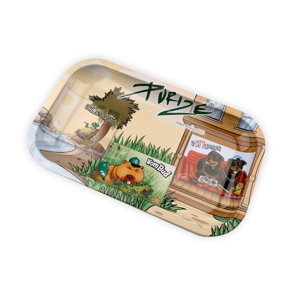 PURIZE® Rolling Tray "Stigga Zoo!" -rullausalusta, jossa on värikkäitä, sarjakuvamaisia eläinhahmoja, kuten apinoita, leijonia ja virtahepoja. Taustalla palmunlehtiä ja viidakkoaiheita. Tarjotin on suorakulmainen ja kiiltäväpintainen.