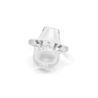 Lähikuva laadukkaasta kvartsi carb capista asetettuna läpinäkyvän dab rigin bangerin päälle, korostaen sen tyylikästä muotoilua ja toiminnallisuutta.