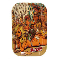 RAW RJB Summer Beach metallinen rolling tray, jossa ikoninen 80-90-luvun rantabile-teemainen retrokuvitus: skeittaajia, surffaajia ja värikäs auringonlasku.