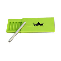 Vaaleanvihreä Royal Box Snuff Box avattuna ja suljettuna, esillä annostelupilli ja integroitu LED-valo.