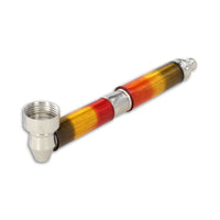 Kuva Screwable Pipe -metallipiipusta punaisena ja sinisenä versiona, esitellen piipun molemmat värit, sen kompaktia kokoa ja purettavaa rakennetta.