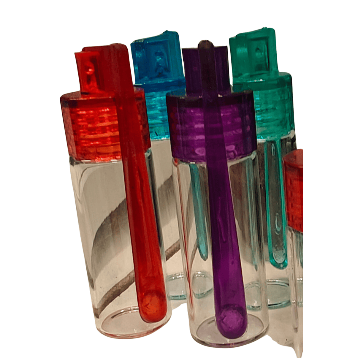 Ruskea lasinen Spoon Bottle 55mm annostelupullo avattuna, esillä integroitu mittalusikka, tarkkaan jauhemaisten aineiden annosteluun.